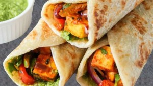 घरमा नै यसरी बनाउनुहोस् पनिर कट्टी रोल