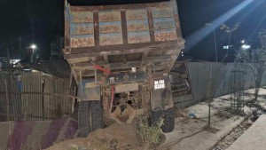 काठमाडौँमा टिपरले ठक्कर दिँदा  तीन जनाको मृत्यु