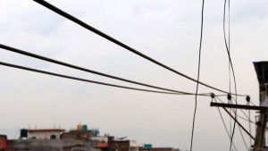 दाङको तुलसीपुर बजार क्षेत्रका विद्युतका तार फेरियो