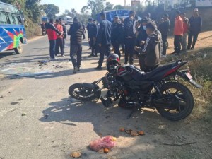 दाङमा बसको ठक्करबाट मोटरसाइकलमा  सवार दुई जना घाइते