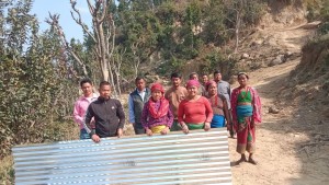राप्ती–९ नम्बर वडा कार्यालयद्वारा विपन्न परिवारलाई जस्तापाता वितरण