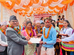 दाङका २३ भूमिहीन सुकुम्बासी परिवारलाई लालपुर्जा वितरण