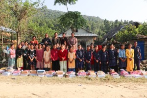सिपी नेपालद्वारा विपन्न विद्यार्थीहरुलाई न्यानो कपडा तथा शैक्षिक सामग्री वितरण
