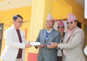 राप्तीका अध्यक्ष विष्टद्वारा आफूले पाउने सेवा–सुविधाको रकम दुर्गा भवानी विद्यालयलाई बीउ पुंजीका रूपमा प्रदान