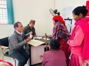 राप्तीमा नसर्ने रोग स्क्रिनिङ : तेस्रो दिन २ सय ३२ जनाको स्वास्थ्य जाँच