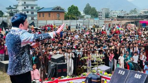 घाेराही महाेत्सवमा प्रकाश सपुतसँगै झुमे दर्शक