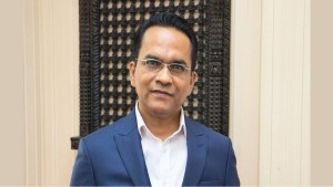 डेढ महिनाको रस्साकस्सी पछि अन्तत : गभर्नरमा डा. विश्व पौडेल नियुक्त