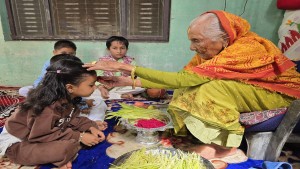 दशैँको टीकाको दोस्रो दिन : हिजो नभ्याउनेहरु आज पनि टीका र आशिर्वाद थाप्दै