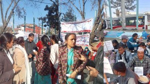 स्वर्गद्धारी गुठी पिडितको आन्दोलनको समर्थन गर्दै पूर्वमन्त्री  शर्मा