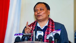 सरकारको निर्णयविरुद्ध कुलमान घिसिङ गए सर्वोच्च अदालतमा
