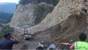 मुग्लिन-नारायणगढ सडक एकतर्फी सञ्चालन