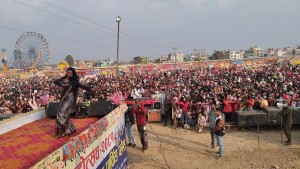 तुलसीपुर महोत्सवमा दर्शकको ओइरो : शान्तिश्री र अर्जुनको धमकेदार प्रस्तुति