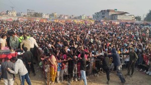 तुलसीपुर महोत्सवमा चर्चित गायक पुष्कल शर्मा आउँदा यस्तो देखियो