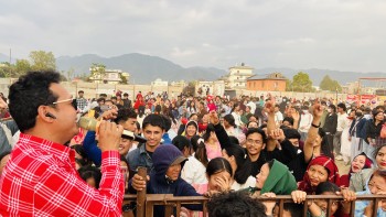 घोराही महोत्सवमा बद्रिले नचाए दर्शक