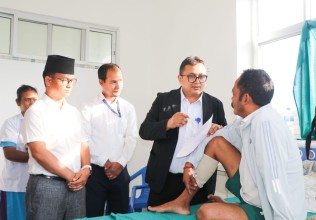 भेरी अञ्चल अस्पतालका डा. राजन पाण्डेद्वारा राप्ती आधारभूत अस्पतालको अवलोकन