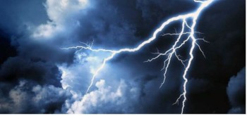 रोल्पामा छुट्टाछुट्टै स्थानमा चट्याङ लागेर चार वटा भैँसी र एक वृद्धको मृत्यु 