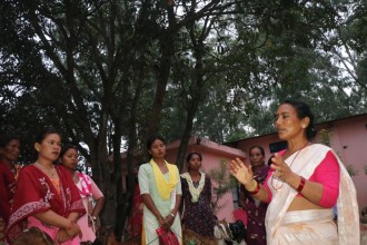 राप्ती गाउँपालिकाद्वारा मुक्त कमैया कम्लहरीको आयआर्जन वृद्धि गर्न बाख्रा वितरण