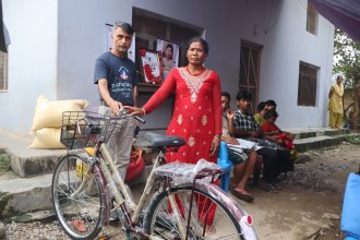 भोटेकोशी बाढीमा बेपत्ताका परिवारलाई सिपी नेपालको सहयोग