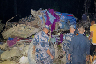 नवलपरासीको दाउन्नेमा  बस र ट्रक दुर्घटना हुँदा  ३ जनाको मृत्यु १५ घाइते