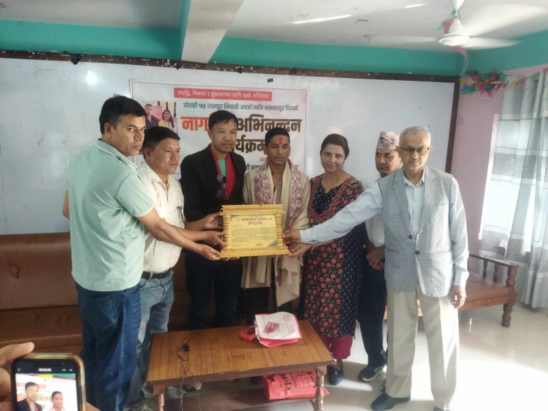 श्रीमतीको सम्झनामा शालिक निर्माण गरेका विक सम्मानित