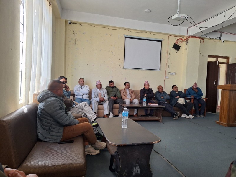 पिडित स्थानीय र सम्बन्धित सिमेन्ट उद्योग र टिप्पर व्यावसायी बिच छलफल विना निष्कर्ष 