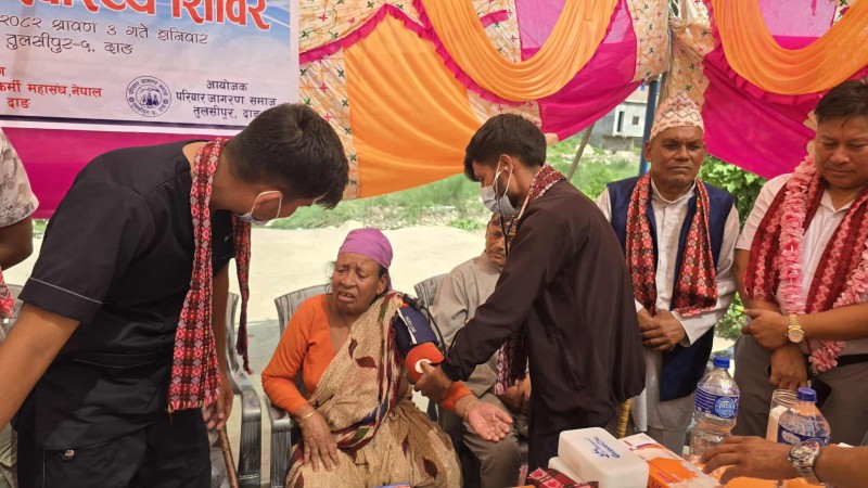 निःशुल्क स्वास्थ्य शिविरबाट दुई सय भन्दा बढीले लिए सेवा 