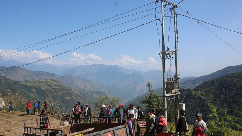 दाङकाे शान्तिनगर, बबई र दंगीशरणका विकट बस्तीमा विद्युत् सेवा पुर्‍याइँदै
