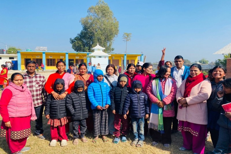 गढवामा नमूना युवा उद्यमी समूहको पहलमा विपन्न विद्यार्थीलाई सहयोग