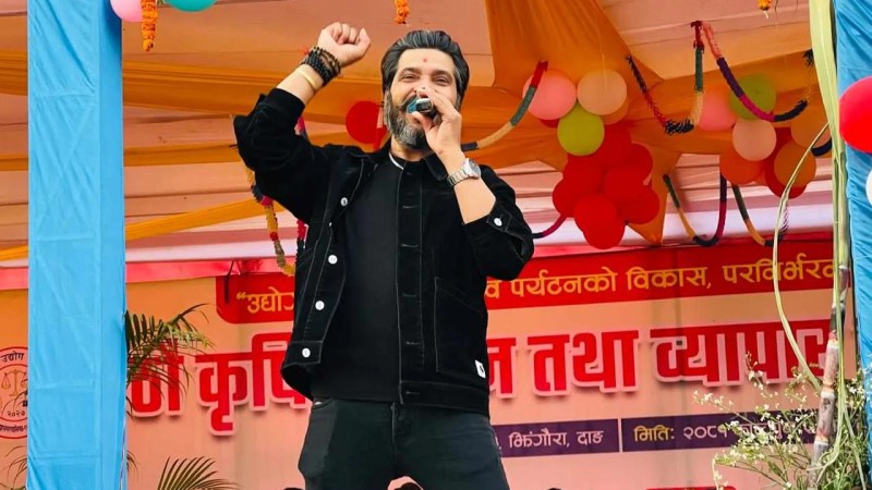 घोराही महोत्सवमा सांस्कृतिक प्रस्तुति सुरू, राजनराजले नचाए दर्शक