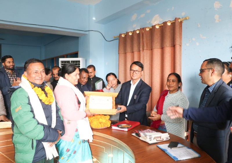 राप्ती गाउँपालिकामा सेवा निवृत्त तथा सरुवा भएका कर्मचारीलाई बिदाइ तथा फेरि भेटौँला कार्यक्रम 