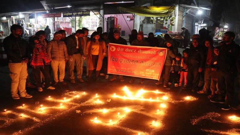 प्रेस सेन्टर नेपालकाे २१औं स्थापना दिवस : गढवा बजारमा दीप प्रज्वलन
