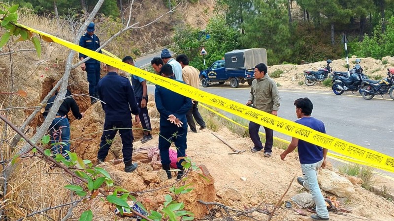 माटोको ढिस्कोले पुर्दा राेल्पामा एक जनाकाे घटना स्थलमै मृत्यु