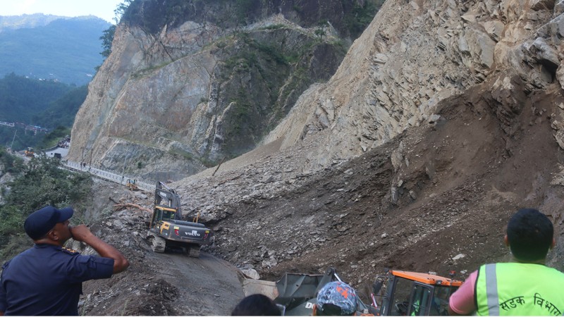 मुग्लिन-नारायणगढ सडक एकतर्फी सञ्चालन