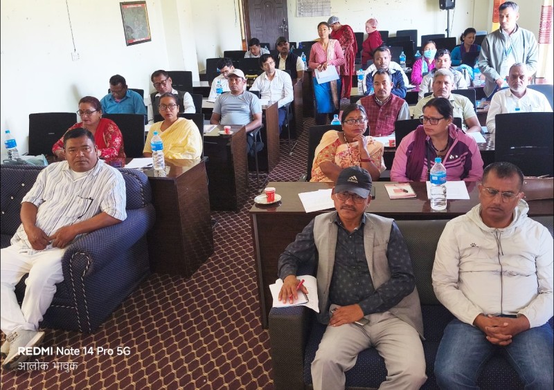 गढवामा सामाजिक सुरक्षा सम्बन्धी जनप्रतिनिधि, सचिव र सरोकारवालाहरु बिच अन्तरक्रिया